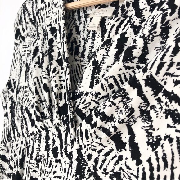 Talbots White Black Sleeveless Surplice V-Neck Pleated Fit & Flare Dress Size SP - Picture 3 of 9